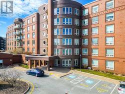 102 77 Russell Lake Drive  Dartmouth, NS B2W 6R8