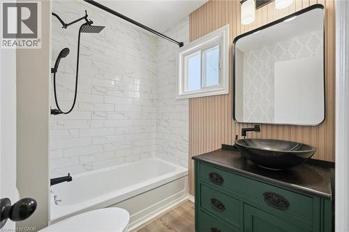 31 Todd Street, Cambridge, ON - Indoor Photo Showing Bathroom