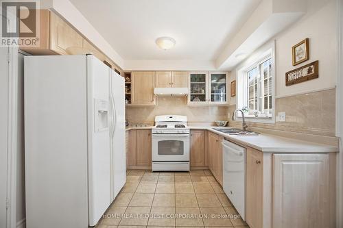 6330 Lorca Crescent, Mississauga, ON - Indoor Photo Showing Kitchen With Double Sink