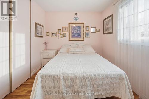 6330 Lorca Crescent, Mississauga, ON - Indoor Photo Showing Bedroom