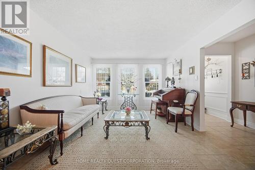 6330 Lorca Crescent, Mississauga, ON - Indoor Photo Showing Living Room
