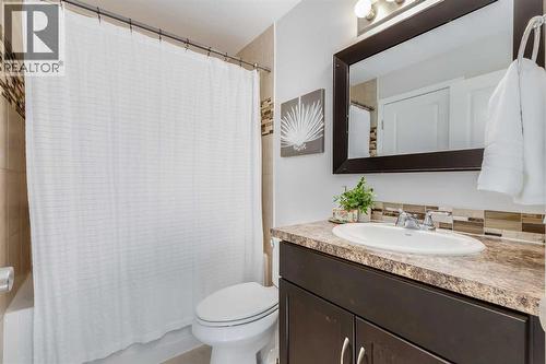 Main bathroom - 292 Falton Drive Ne, Calgary, AB - Indoor Photo Showing Bathroom