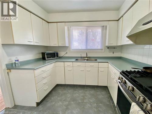109 Moccasin Drive, Waterloo, ON - Indoor Photo Showing Kitchen With Double Sink