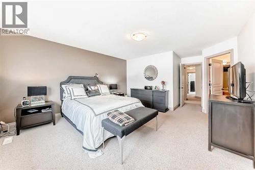 252 18 Avenue Nw, Calgary, AB - Indoor Photo Showing Bedroom