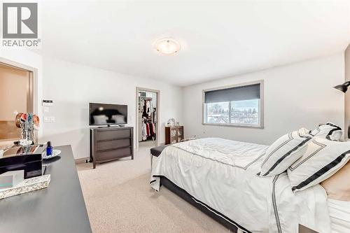 252 18 Avenue Nw, Calgary, AB - Indoor Photo Showing Bedroom
