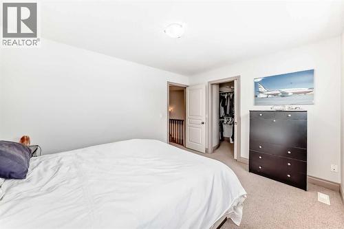 252 18 Avenue Nw, Calgary, AB - Indoor Photo Showing Bedroom