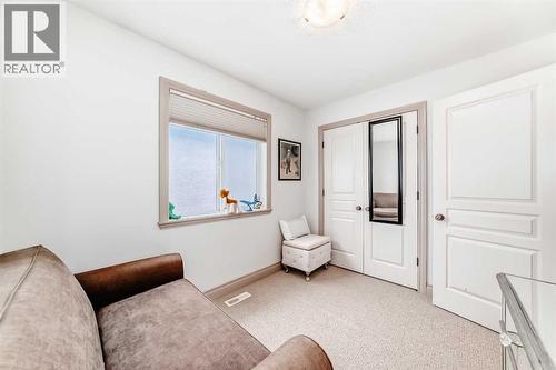 252 18 Avenue Nw, Calgary, AB - Indoor Photo Showing Bedroom