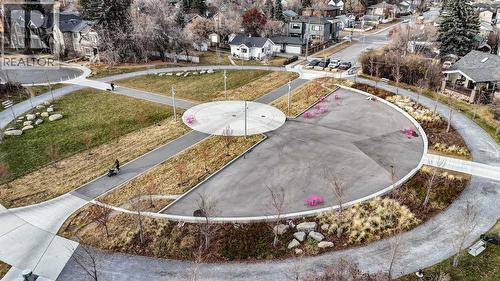 Half block away are nice paths and a park - 252 18 Avenue Nw, Calgary, AB - Outdoor