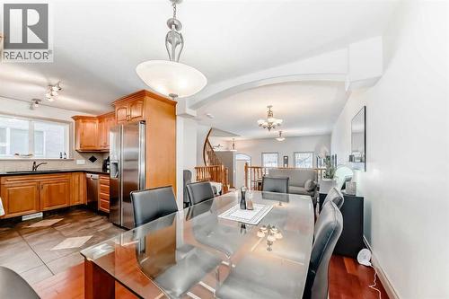 252 18 Avenue Nw, Calgary, AB - Indoor Photo Showing Kitchen