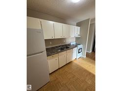 #315 7220 144 AV NW  Edmonton, AB T5C 3E4