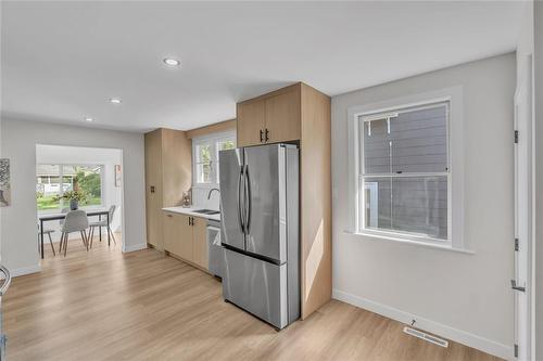 241 Campbell Street, Winnipeg, MB - Indoor Photo Showing Kitchen
