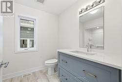 Second floor - 4-piece bathroom - 