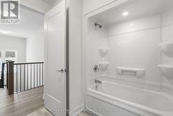 Second floor - 4-piece bathroom - 