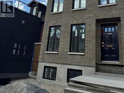 9 B GWYNNE AVENUE  Ottawa, ON K1Y 1X1