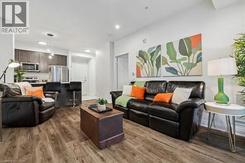 16 Concord Place Unit# 150, Grimsby, ON - Indoor Photo Showing Living Room