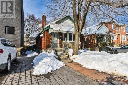 218 FLOYD AVENUE  Toronto, ON M4J 2J1