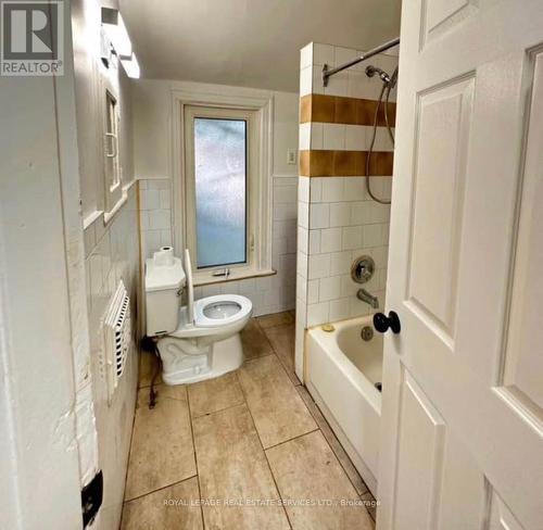 216 John Street N, Hamilton, ON - Indoor Photo Showing Bathroom