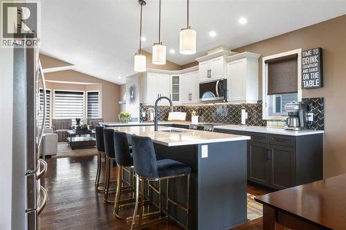 164 Hillcrest Boulevard, Strathmore, AB - Indoor Photo Showing Kitchen With Upgraded Kitchen
