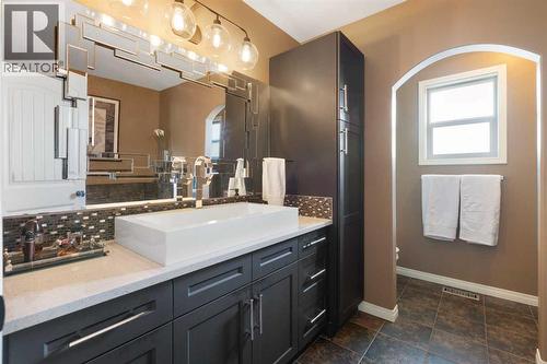 164 Hillcrest Boulevard, Strathmore, AB - Indoor Photo Showing Bathroom