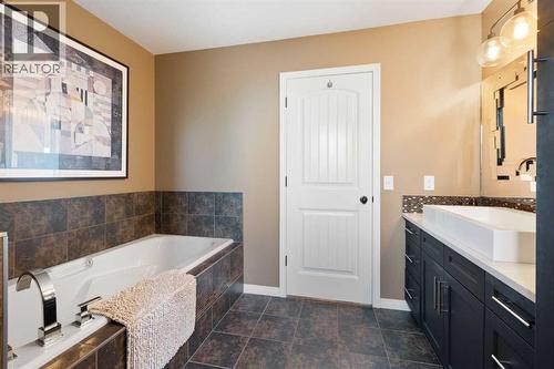 164 Hillcrest Boulevard, Strathmore, AB - Indoor Photo Showing Bathroom