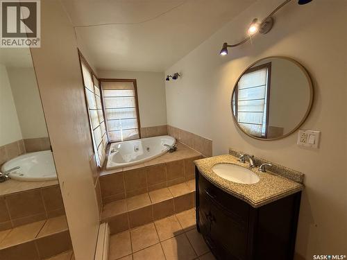 304 3Rd Avenue Sw, Eston, SK - Indoor Photo Showing Bathroom
