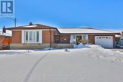 7 ROSEGLEN CRESCENT  Toronto, ON M3N 1G7