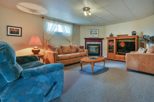 Salle familiale - 292 Rue Louis-Pasteur, Saint-Jean-Sur-Richelieu, QC - Indoor Photo Showing Living Room With Fireplace