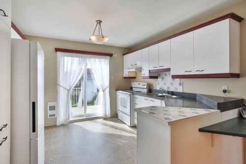 Cuisine - 292 Rue Louis-Pasteur, Saint-Jean-Sur-Richelieu, QC - Indoor Photo Showing Kitchen With Double Sink
