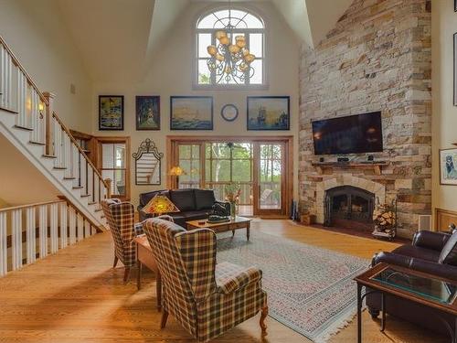 Living room - 199 Ch. Du Mont-Écho, Lac-Brome, QC - Indoor Photo Showing Other Room With Fireplace