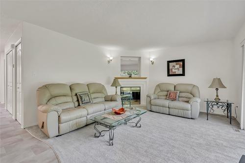 3-3038 Orchard Drive, Keremeos, BC - Indoor Photo Showing Living Room With Fireplace