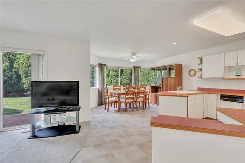 3-3038 Orchard Drive, Keremeos, BC - Indoor