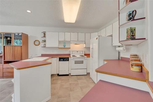 3-3038 Orchard Drive, Keremeos, BC - Indoor Photo Showing Kitchen