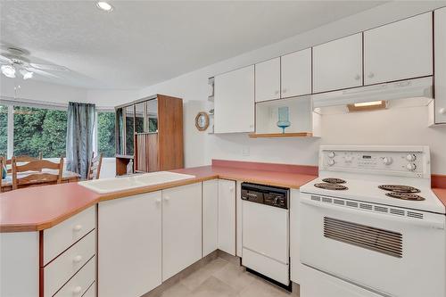 3-3038 Orchard Drive, Keremeos, BC - Indoor Photo Showing Kitchen