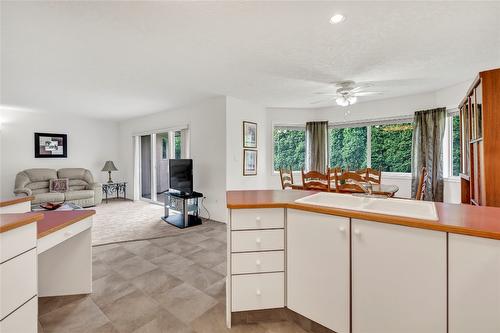 3-3038 Orchard Drive, Keremeos, BC - Indoor