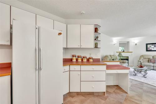 3-3038 Orchard Drive, Keremeos, BC - Indoor Photo Showing Kitchen