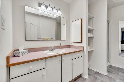 3-3038 Orchard Drive, Keremeos, BC - Indoor Photo Showing Bathroom