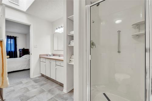 3-3038 Orchard Drive, Keremeos, BC - Indoor Photo Showing Bathroom
