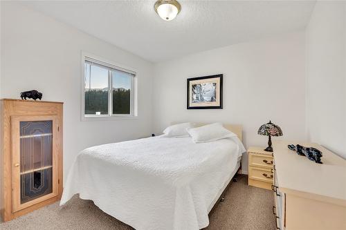 3-3038 Orchard Drive, Keremeos, BC - Indoor Photo Showing Bedroom