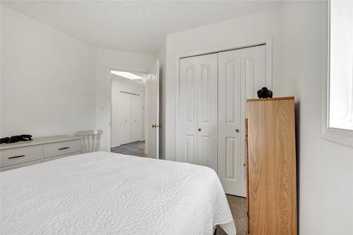 3-3038 Orchard Drive, Keremeos, BC - Indoor Photo Showing Bedroom