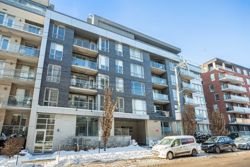 410-245 Ch. Bates  Mont-Royal, QC H3S 0A3