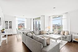 204-359 Boul. Brunswick  Pointe-Claire, QC H9W 3A7