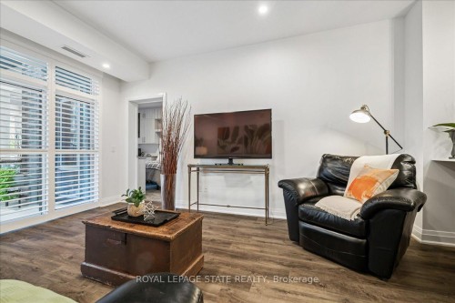 150-16 Concord Place, Grimsby, ON - Indoor Photo Showing Living Room