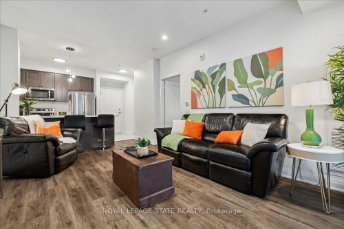 150-16 Concord Place, Grimsby, ON - Indoor Photo Showing Living Room