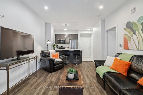 150-16 Concord Place, Grimsby, ON - Indoor Photo Showing Living Room