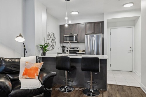 150-16 Concord Place, Grimsby, ON - Indoor Photo Showing Kitchen With Stainless Steel Kitchen With Upgraded Kitchen