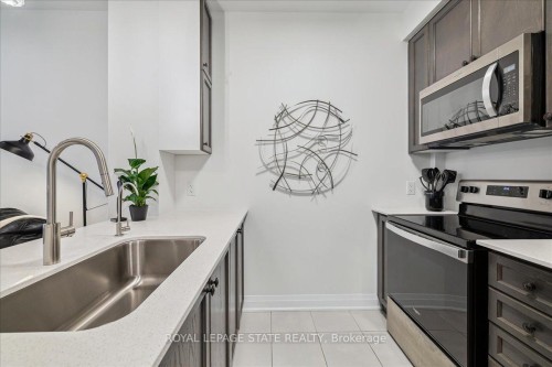 150-16 Concord Place, Grimsby, ON - Indoor Photo Showing Kitchen