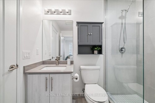 150-16 Concord Place, Grimsby, ON - Indoor Photo Showing Bathroom