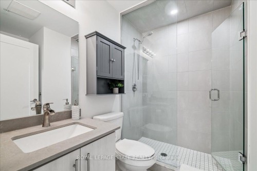 150-16 Concord Place, Grimsby, ON - Indoor Photo Showing Bathroom