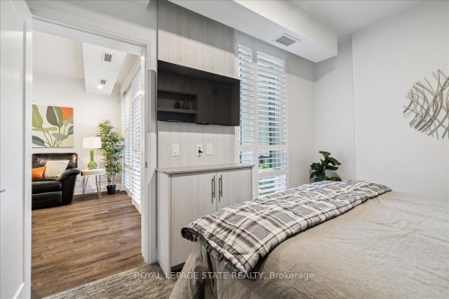 150-16 Concord Place, Grimsby, ON - Indoor Photo Showing Bedroom