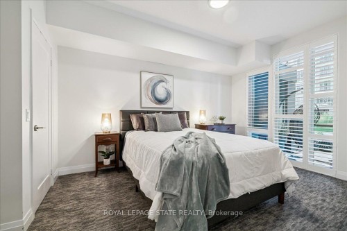 150-16 Concord Place, Grimsby, ON - Indoor Photo Showing Bedroom